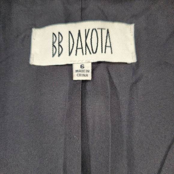 Blazer - Picture 5 of 6